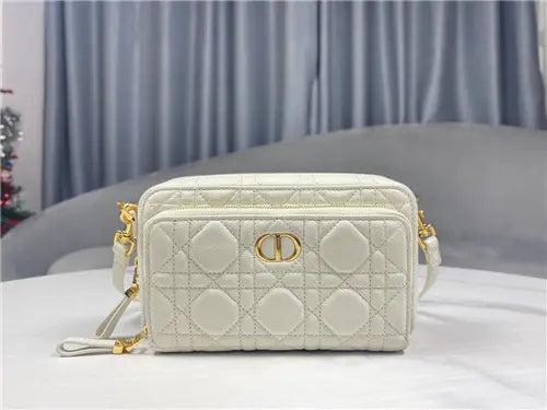 小さなディオール カロ クラッチ