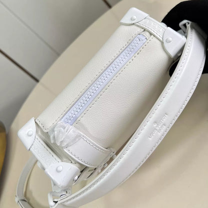 サイドトランクPMバッグ オプティカルホワイト カウハイドレザー M24304 – LW425