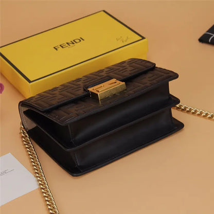 フェンディは小さい