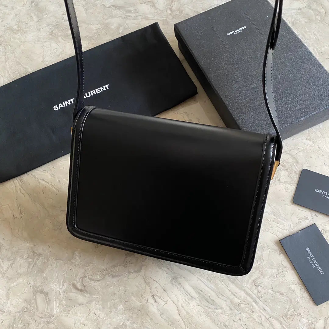 ソルフェリーノ ミドルサッチェル（ラッカー仕上げのエアーズ）