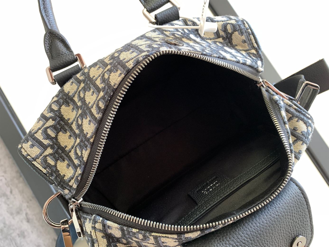 ディオール リンゴット 26 バッグ ビギン＆ブラック ディオール オブリーク ジャカード – DIO045