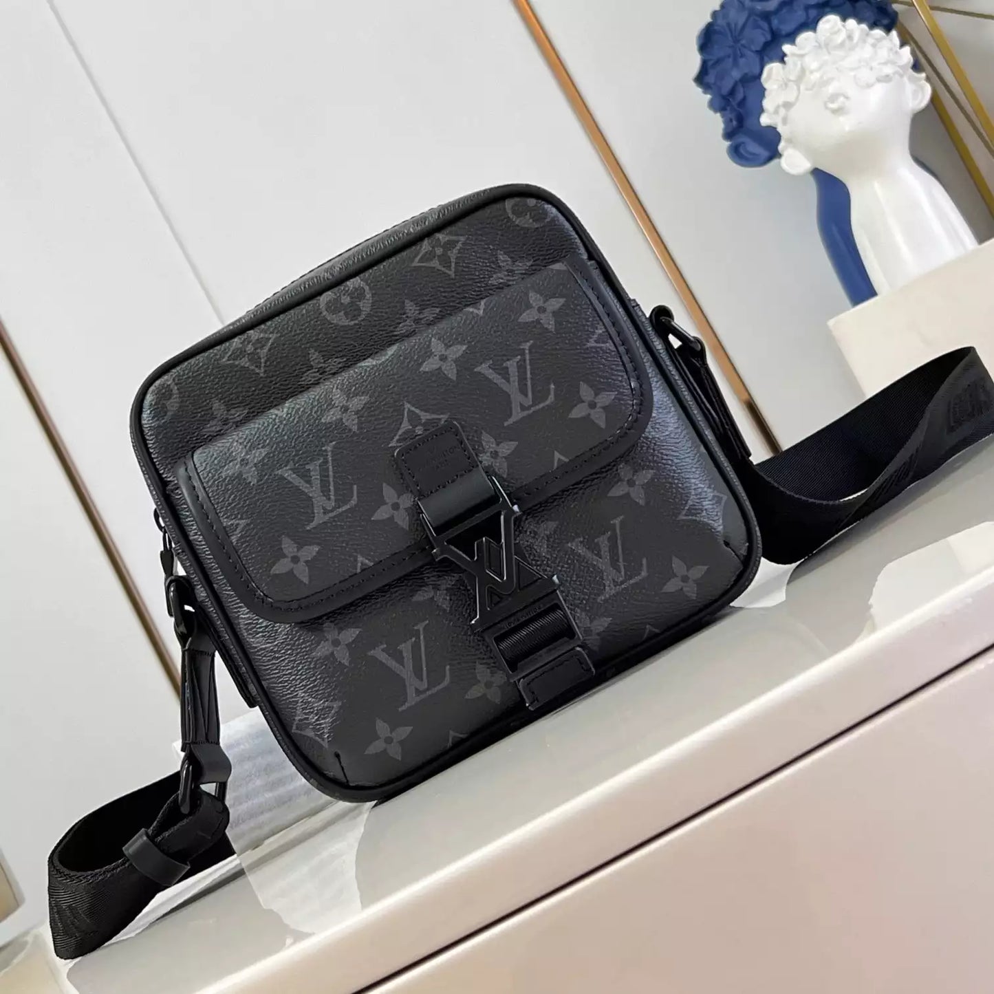 ゲッタウェイ メッセンジャーバッグ モノグラム エクリプス M12518 – LW427