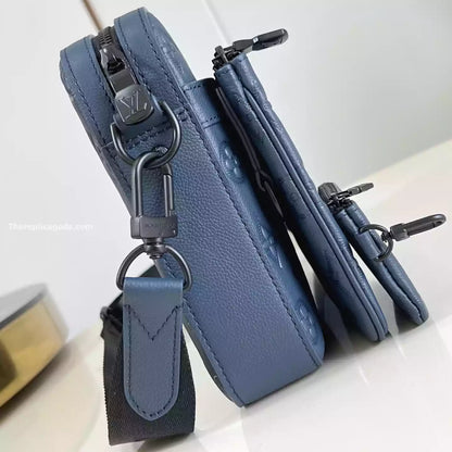 トリオ メッセンジャーバッグ ネイビーブルー モノグラムシャドウ – LW312