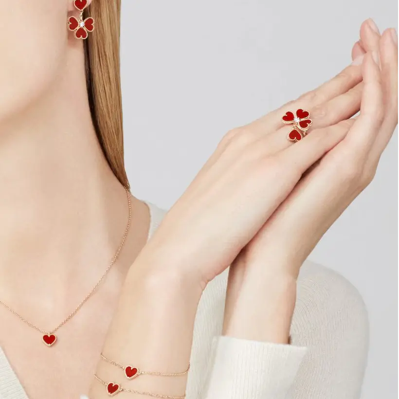 ヴァン クリーフ＆アーペルの新作スウィート アルハンブラ エフィヤージュ リング