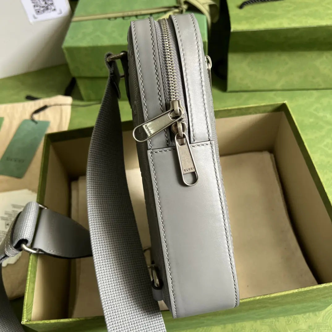 GGエンボス加工のスリングバックパック