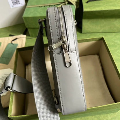 GGエンボス加工のスリングバックパック