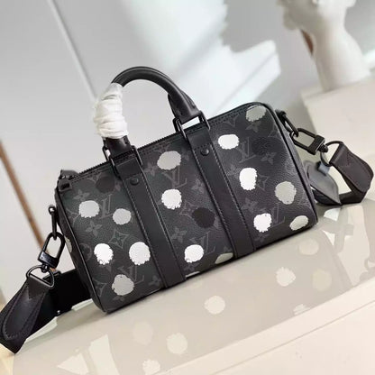 X 草間彌生 キーポル 25 バッグ（ブラック＆シルバー M46406 – LW252）