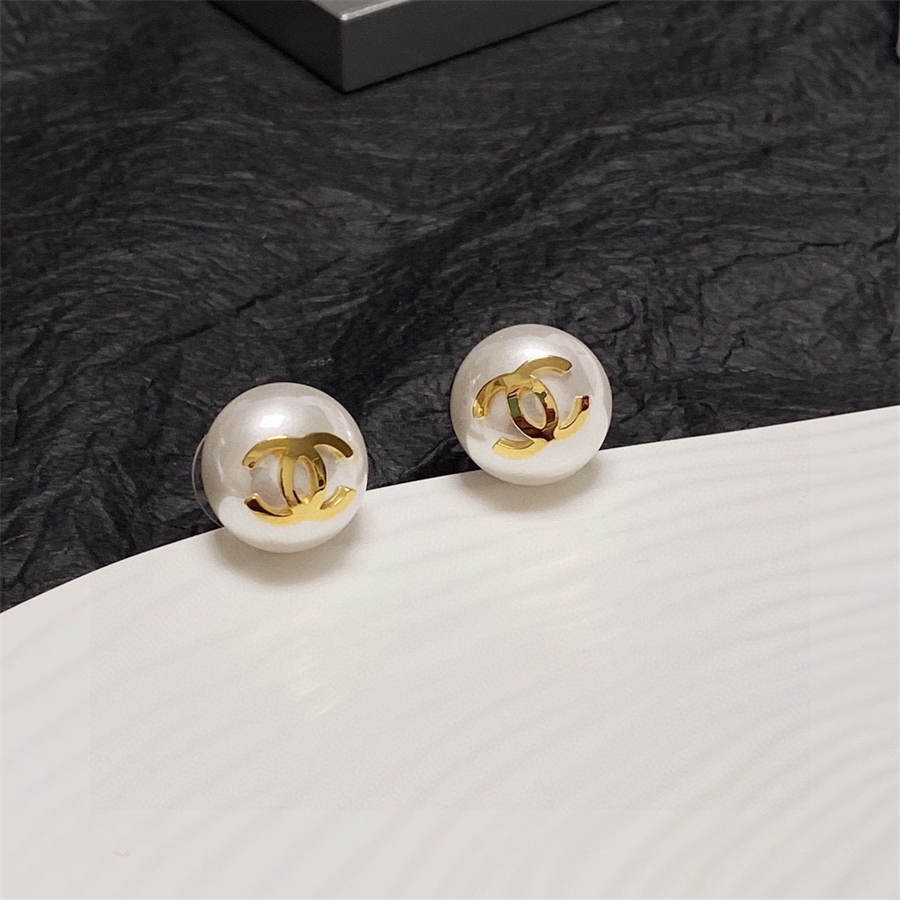 シャネルのパールイヤリング