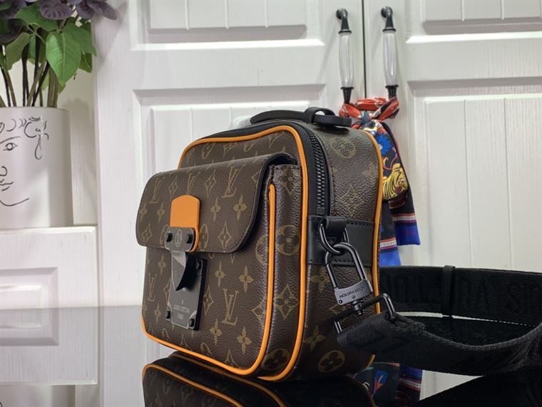 ルイ・ヴィトン Sロック メッセンジャー モノグラム マカサー – LVB056
