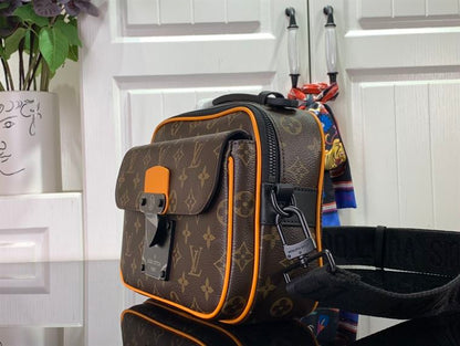 ルイ・ヴィトン Sロック メッセンジャー モノグラム マカサー – LVB056