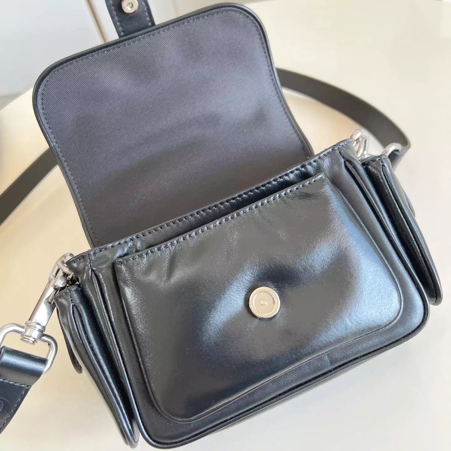 カーゴ ウェアラブルウォレット ブラック カーフレザー M13989 – LW276