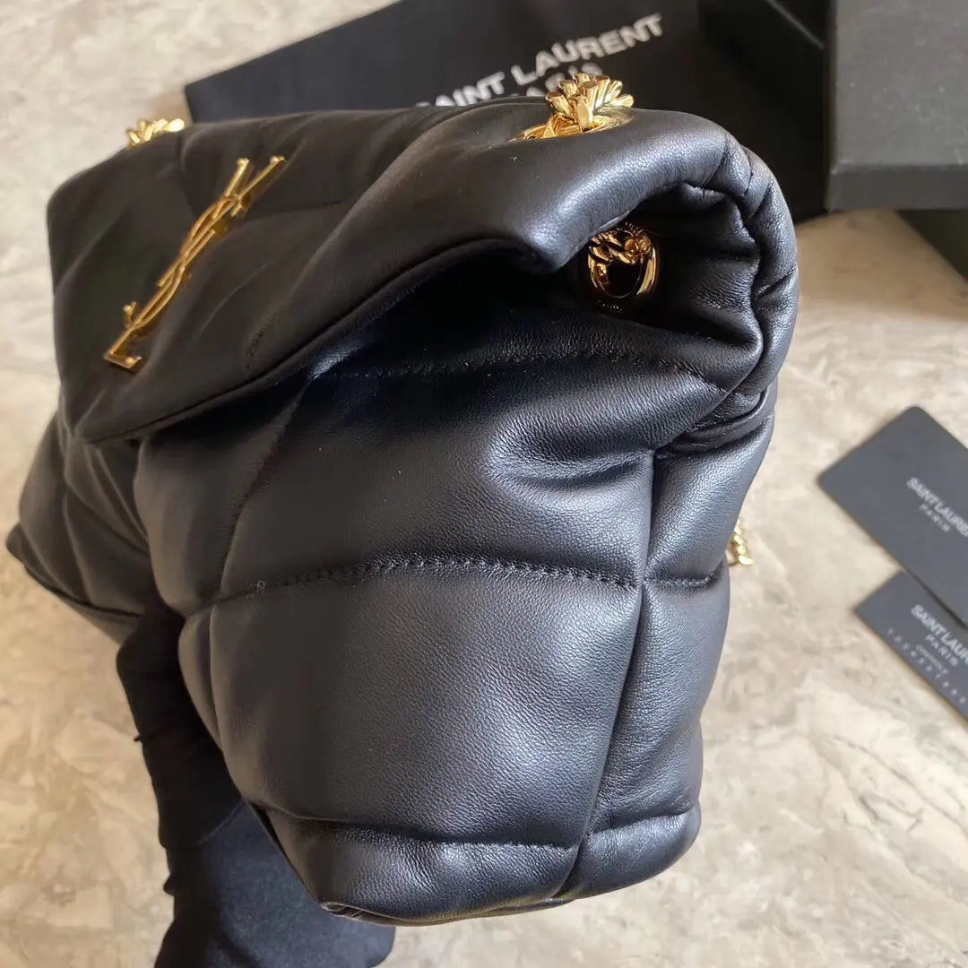 キルティングラムスキンのパファーミディアムバッグ