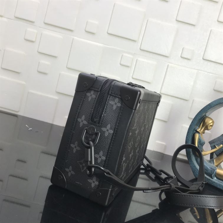 ルイ・ヴィトン ソフトトランク モノグラム エクリプス – LVB060