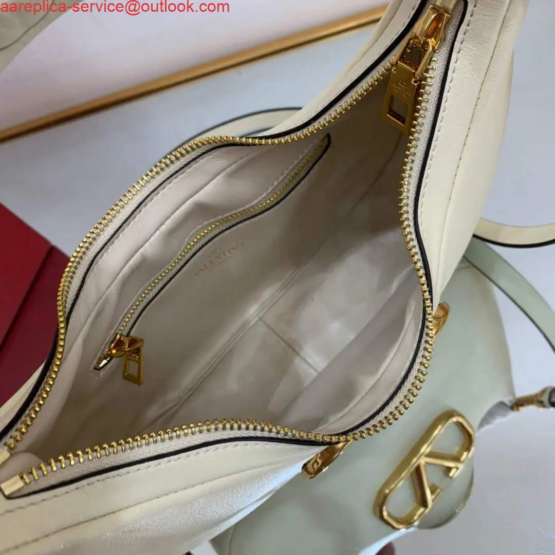 ヴァレンティノ WB0K69EIM スタッドサイン カーフスキン ホーボーバッグ ライトアイボリー