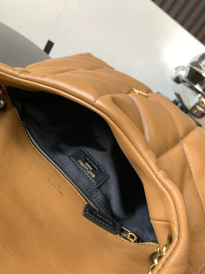 ベルベットとスムースレザーのパファー スモールチェーンバッグ