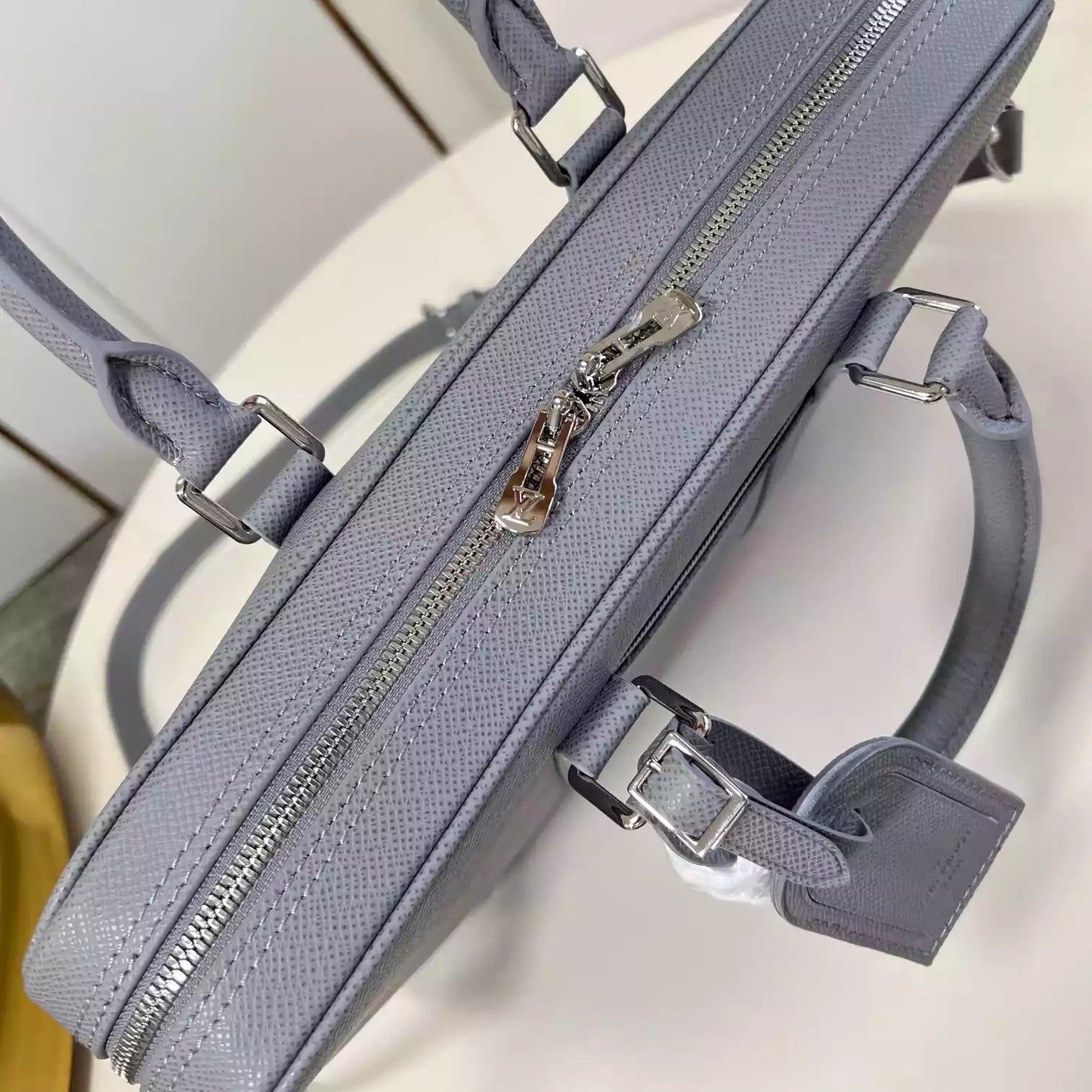 ポルト ドキュメント ヴォヤージュ PM グレー タイガレザー M11659 – LW323