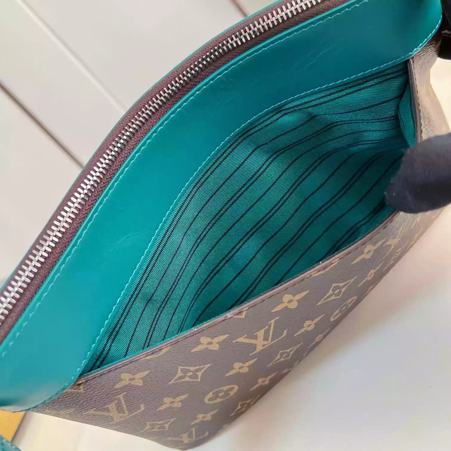 ボルネオグリーン ソフトトラベルポーチ M13199 – LW403