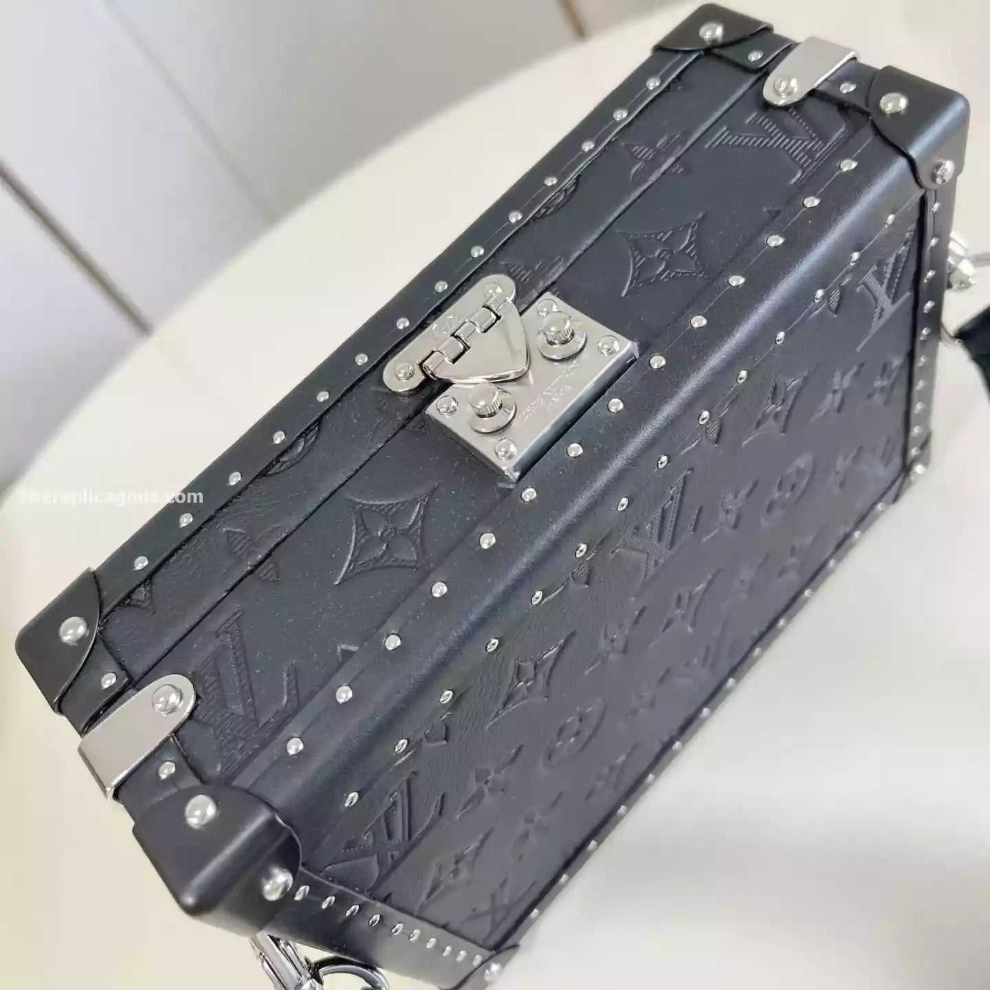 クラッチボックス ブラック モノグラム シャドウ カウハイドレザー – LW297