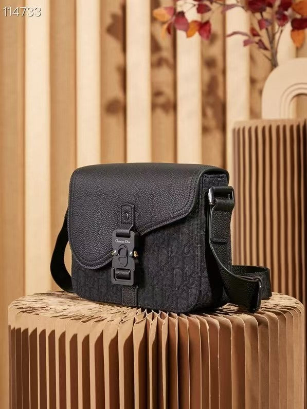 スモール サドル フラップ メッセンジャー