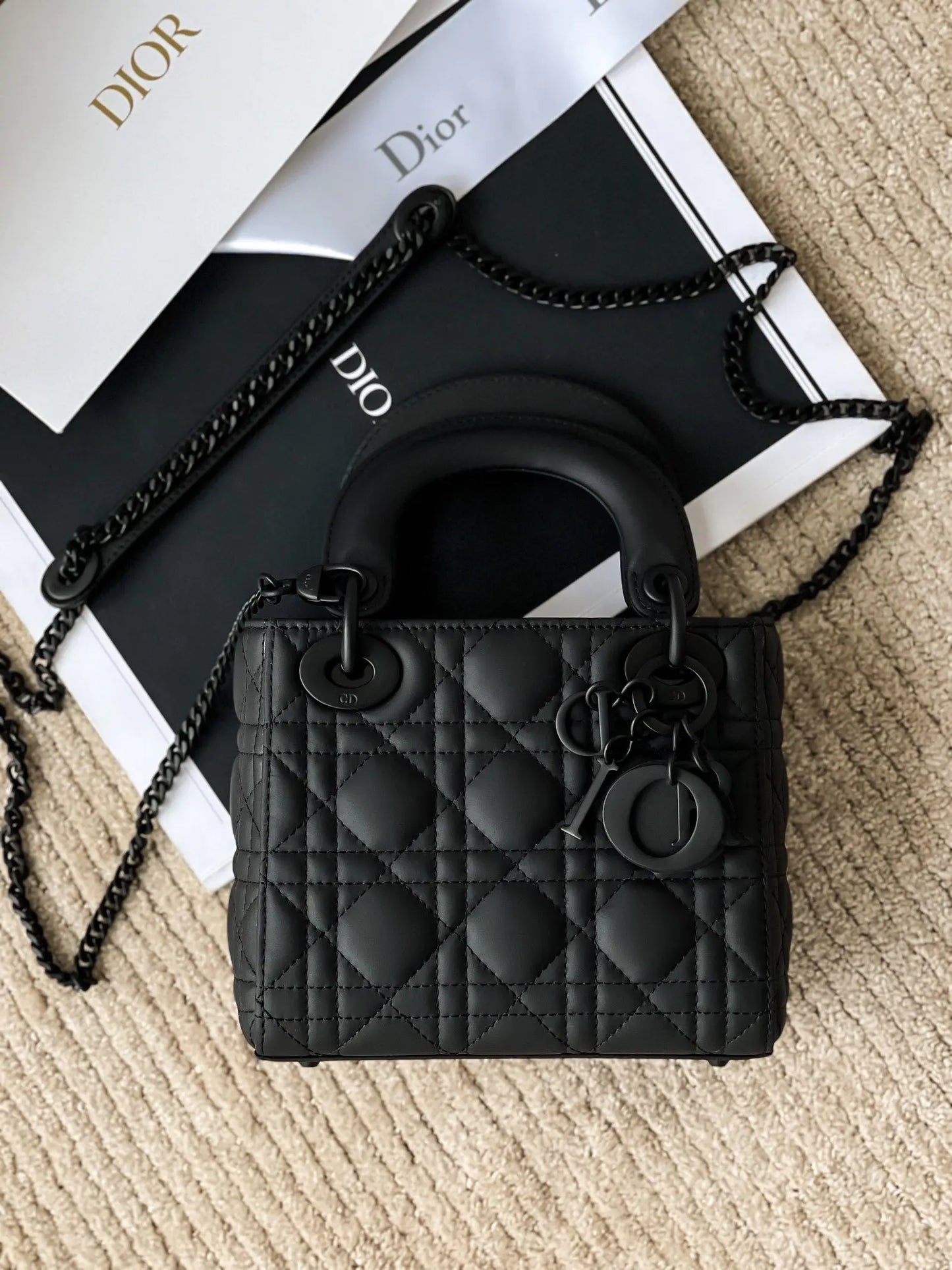 クリスチャン・ディオール ミディアム レディ ディオール バッグ