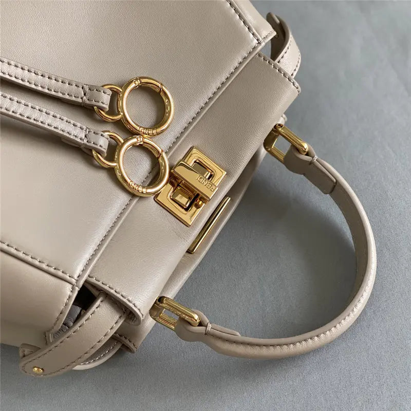 フェンディ ピーカブー シープスキンバッグ