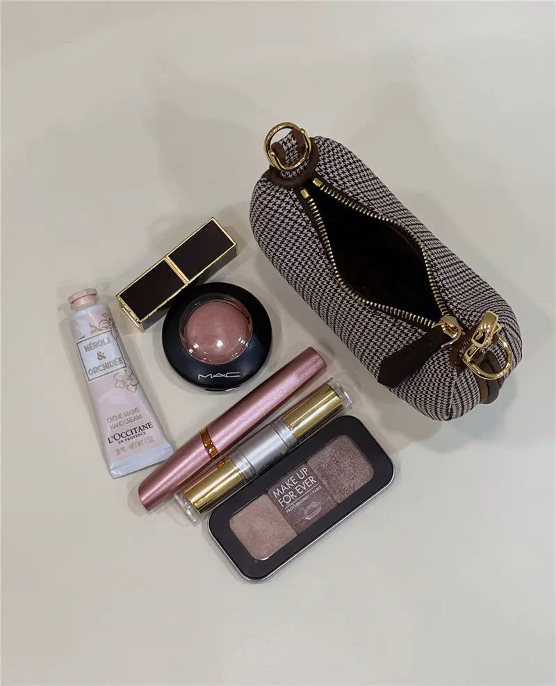 フェンディ クレセント アンダーアームバッグ