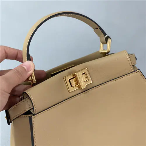 フェンディ ピーカブー ミニバッグ