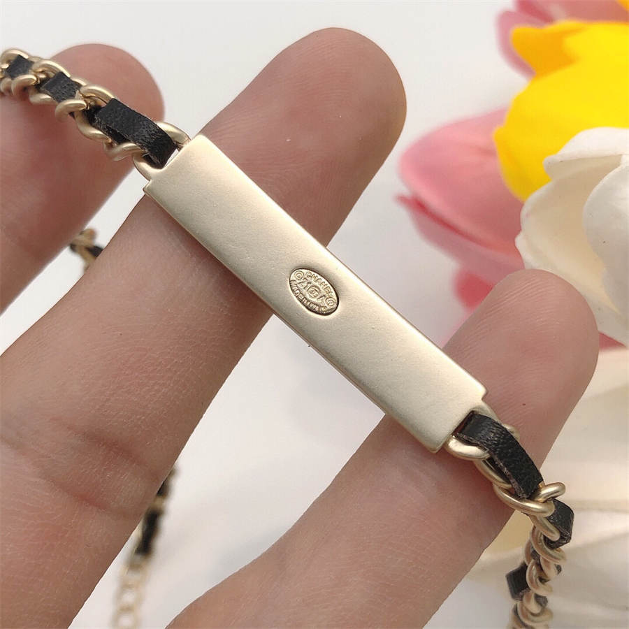 シャネルのモノグラムラムスキンネックレス