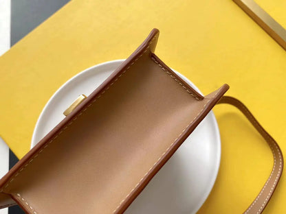 カイア ノース/サウス サッチェル（ベジタブルタンニンレザー）