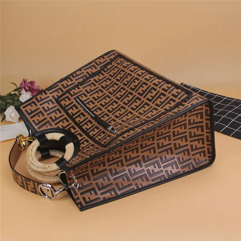 フェンディ ランナウェイ ショッピングバッグ ブラウン