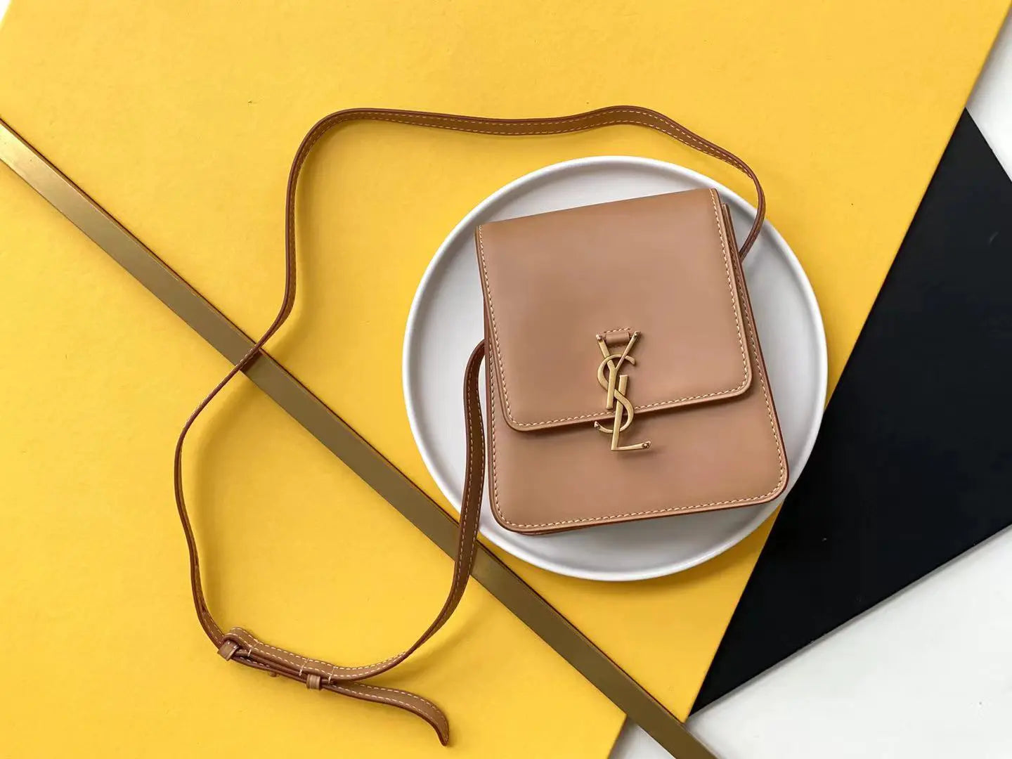 カイア ノース/サウス サッチェル（ベジタブルタンニンレザー）