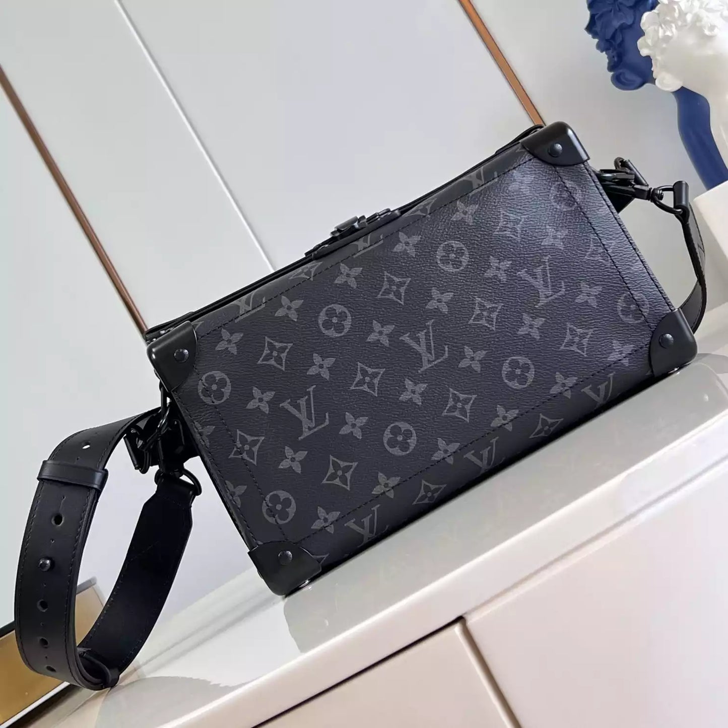 ソウルトランク イーストウエスト ブラック モノグラム エクリプス キャンバス M11744 – LW441