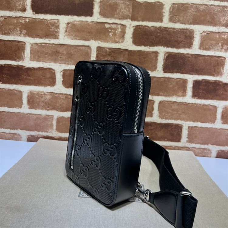 グッチ GGエンボス加工 スリングバックパック ブラックレザー – BG018