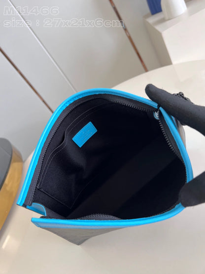 トラベルポーチ MM ターコイズ モノグラム エクリプス リバース M11466 – LW393