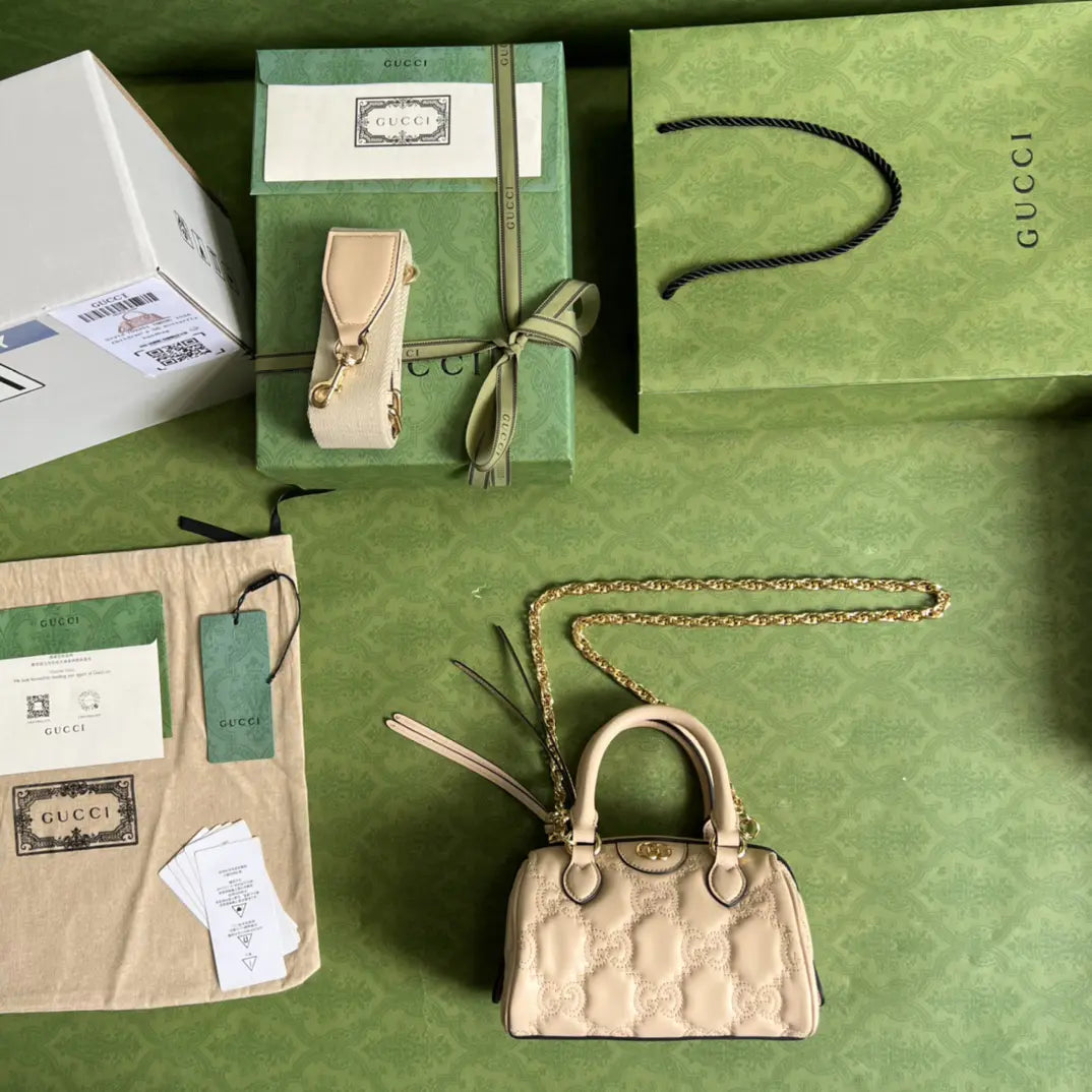 GGマトラッセ レザー ミニバッグ