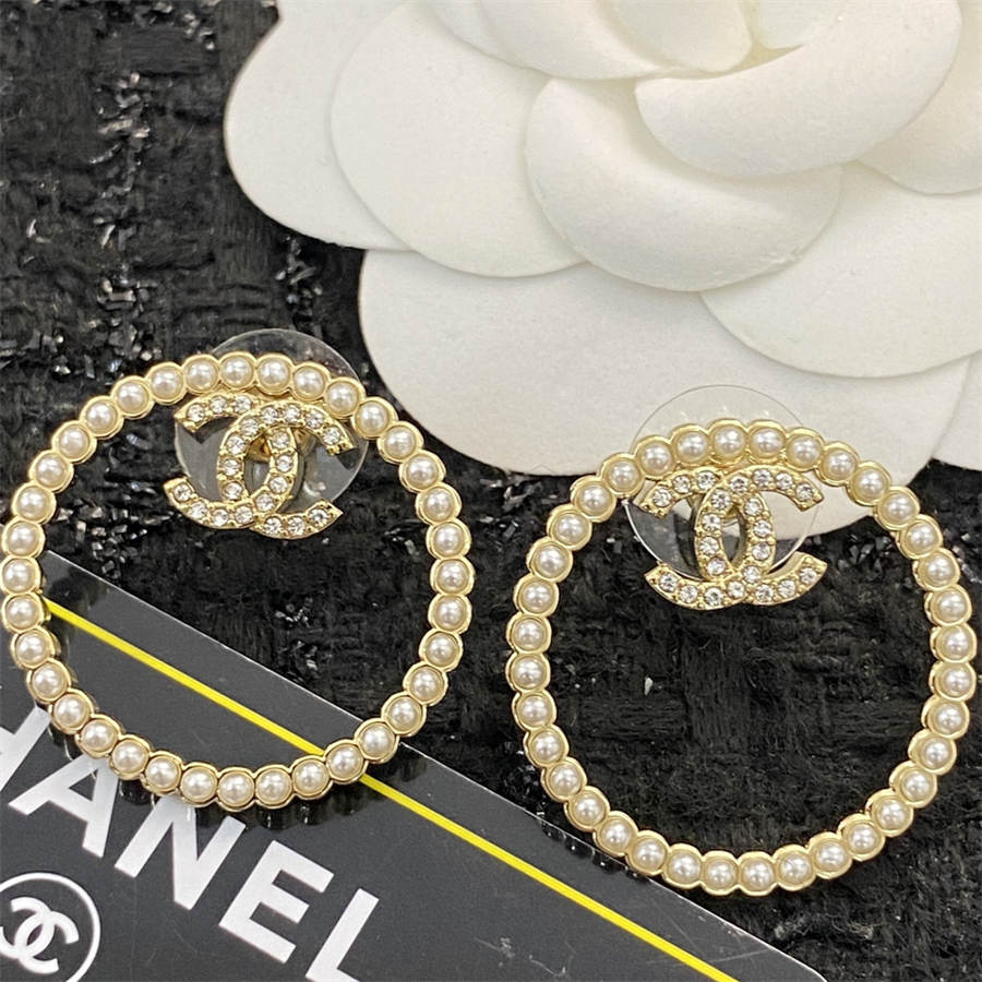 シャネルの大きなサークルパールラインストーンイヤリング