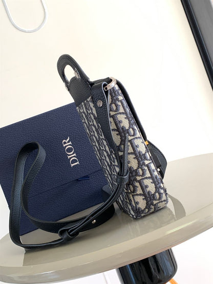 ディオール サドル 縦型ポーチ ストラップ付き – DIO048