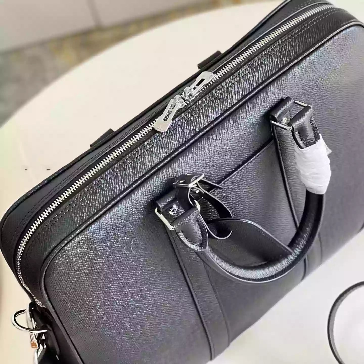 ポルトドキュメント ボヤージュ PM ブリーフケース タイガレザー M30925 – LW329