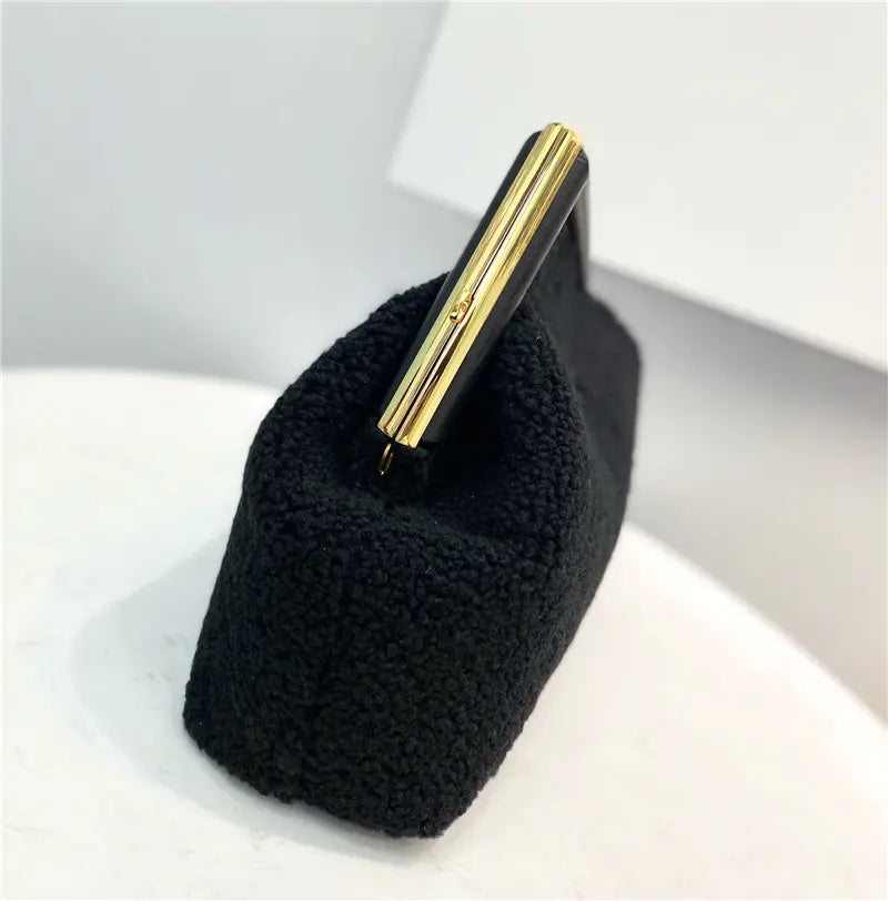 フェンディ ラムウール ファーストバッグ