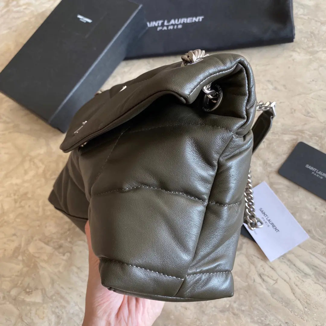 キルティングラムスキンのパファーミディアムバッグ