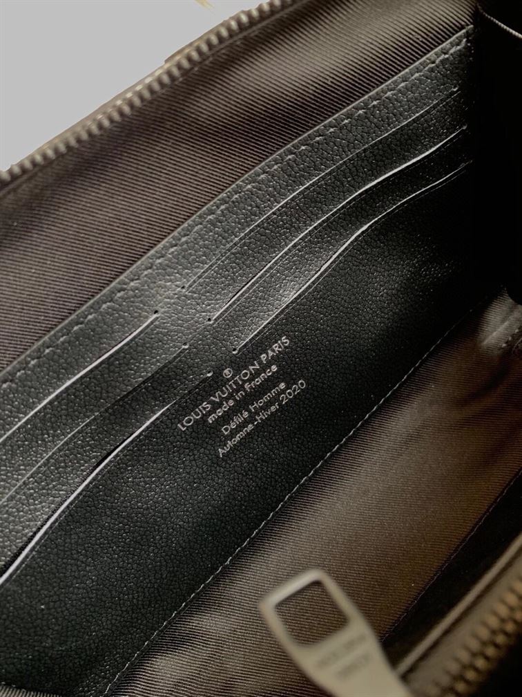 ルイ・ヴィトン ソフトトランクウォレット モノグラム・エクリプス – LVB041