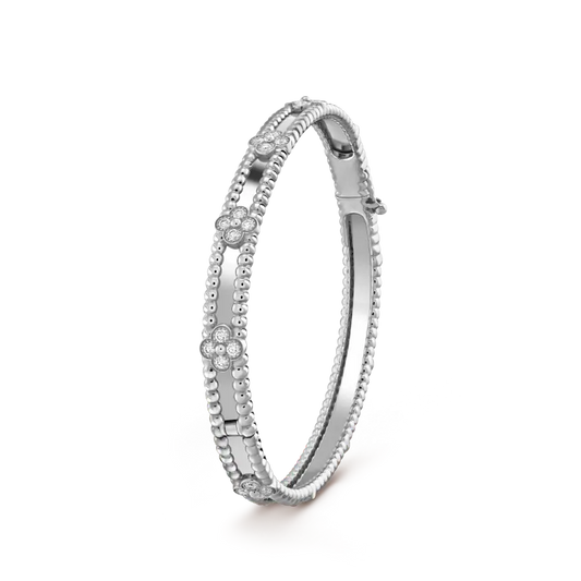 ヴァン クリーフ＆アーペルの「ペルレ エ スウィート クローバー」ブレスレット（ミディアムスタイル）の新着商品