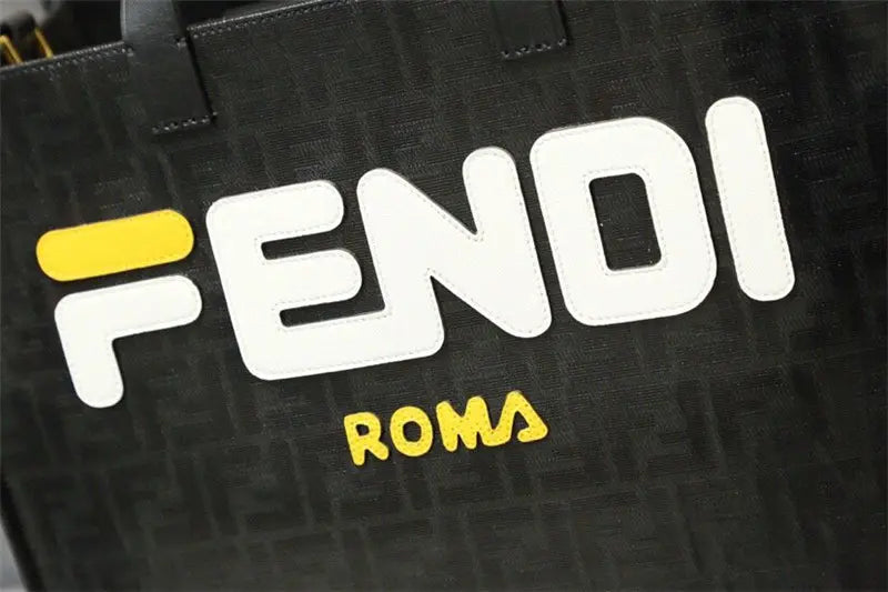 フェンディ ショッピングロゴバッグ