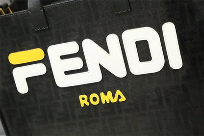 フェンディ ショッピングロゴバッグ