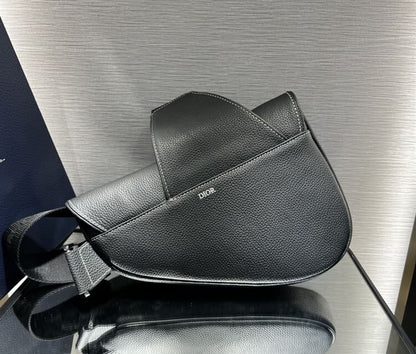 ディオール X ピーター・ドイグ サドルバッグ ブラック – DIO018