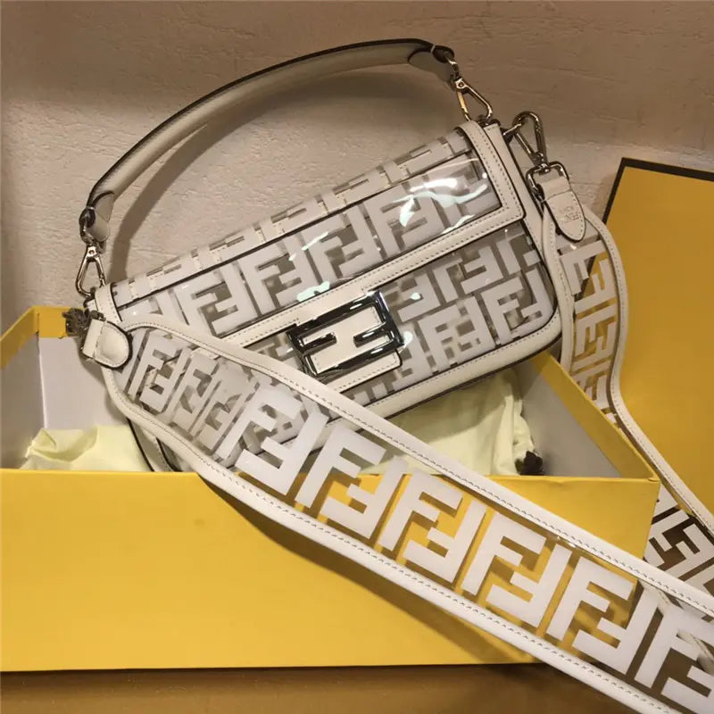フェンディ バゲット 透明バッグ