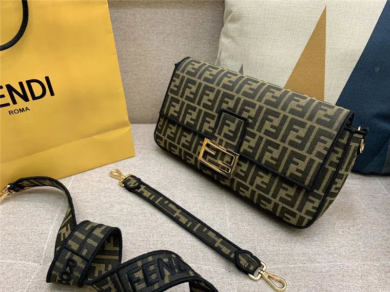 フェンディ バゲット ジャカード FF ラージ ブラウン/ブラック バッグ