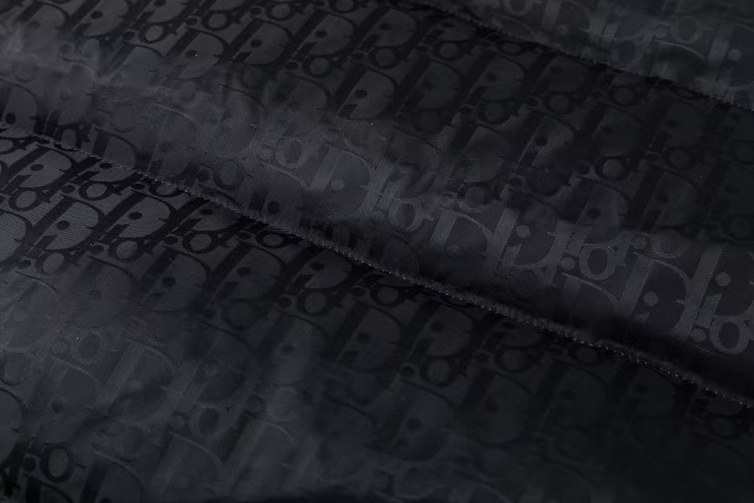 【DIOR公式 旗艦店】（ディオール ） ダウンジャケット、ご好評に付き再入荷！