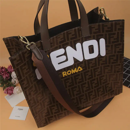 フェンディマニアショッピングバッグ ホワイト