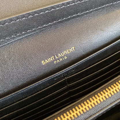 キルティングマットレザーのベッキー ダブルジップポーチ